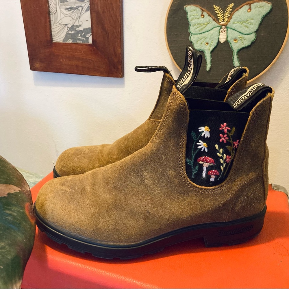 OOAK! Blundstone Chelsea Suede Leather Boots Brown Embroidered Women’s 8.5 - Picture 3 of 8
